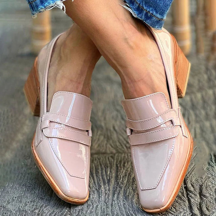 MOCASINES CON TACÓN ANCHO BRILLANTES