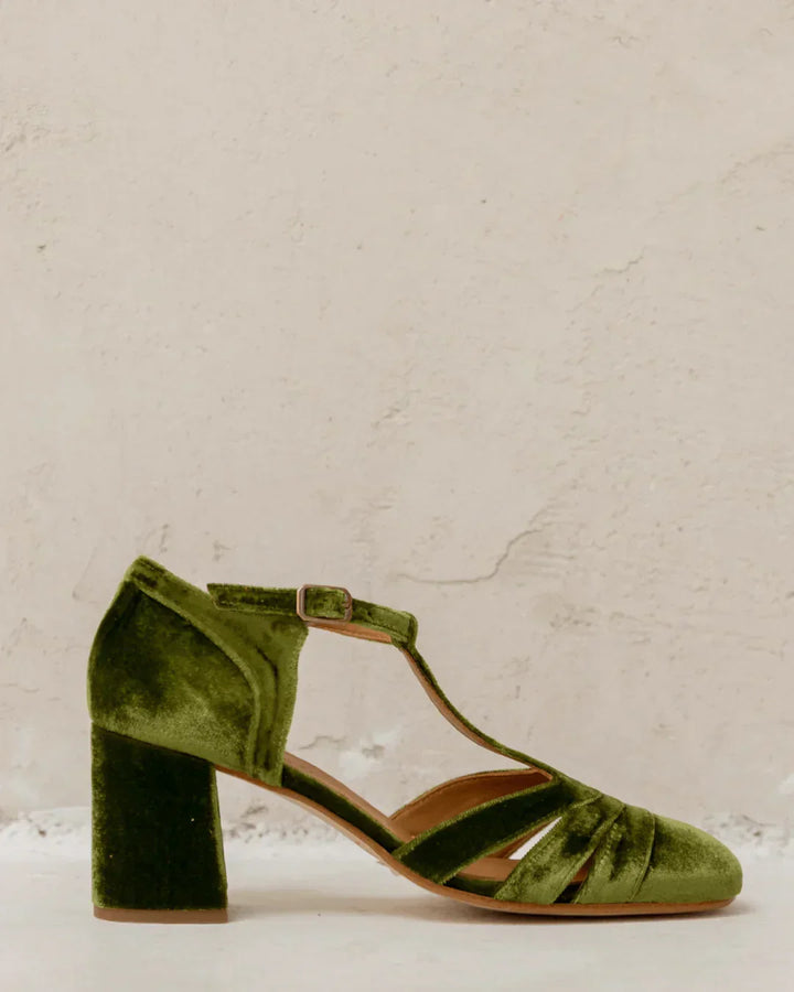 ZAPATO CON CINTURÓN EN T Y TACÓN ESTABLE