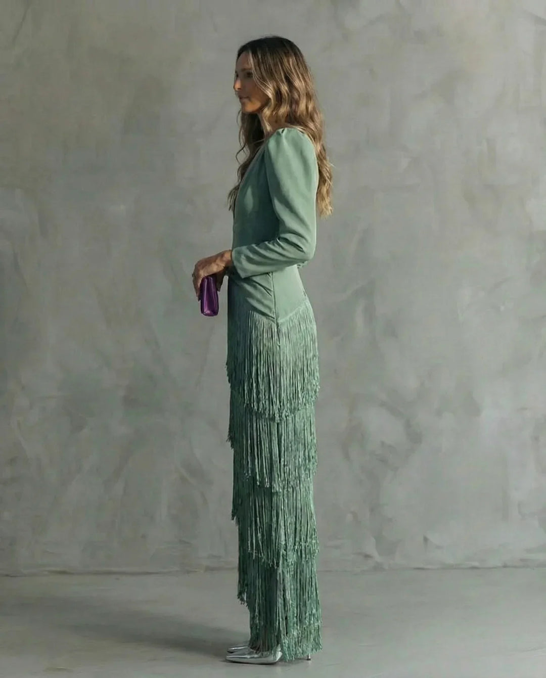 CLARA | VESTIDO ELEGANTE CON MANGAS DE FLECOS