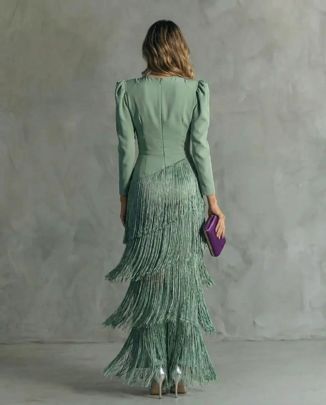 CLARA | VESTIDO ELEGANTE CON MANGAS DE FLECOS